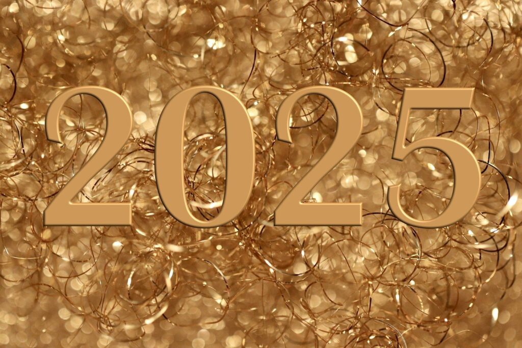 2025 est écrit sur fond doré, pour la nouvelle année nous vous souhaitons de vous épanouir professionnellement en vous formant